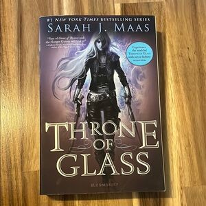 Throne of Glass paperback by Sarah J Maas Original Cover